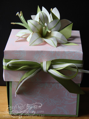 3D Lily Explosion box closed copy